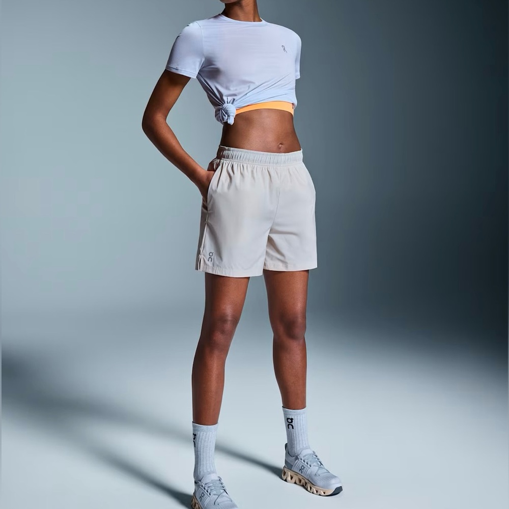 On Running Women’s 5" Core Shorts Sand